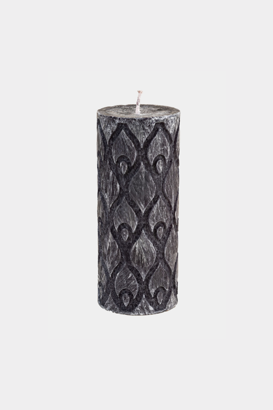 Cilindro formos kvepianti žvakė su ornamentu, grafito spalvos, cinamono kvapo (50-120mm)