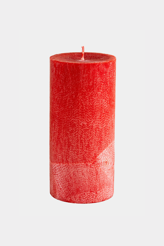 Cilindro formos kvepianti žvakė raudonos spalvos, vaisių ir uogų, cinamono bei vanilės aromato kvapo (didelė 70/150 mm)