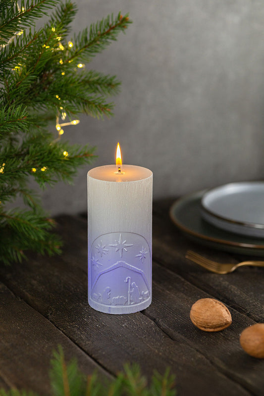 Prabangi spalvas keičianti žvakė