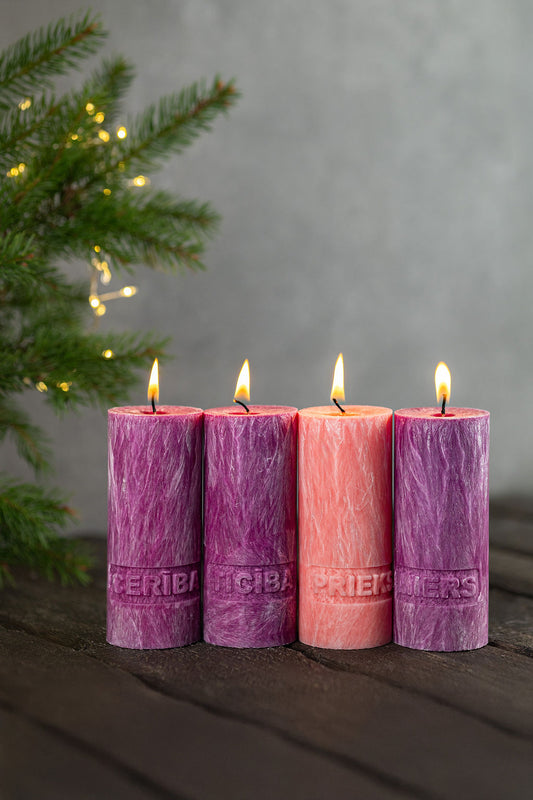 Adventes komplekts ar ornamentu „CERĪBA, TICĪBA, PRIEKS, MIERS“