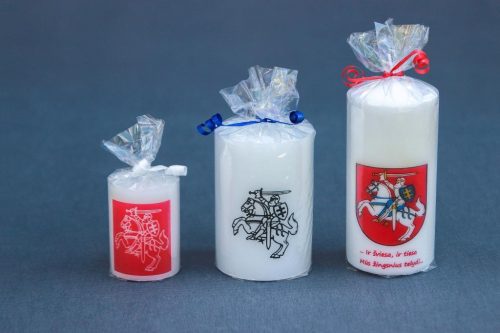 Reprezentacinė ir suvenyrinė žvakė "Cilindras" dekoruota Lietuvos herbu.