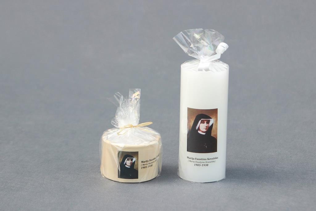 Suvenyrinė žvakė "Molinukas" ir "Cilindras" dekoruota Fausinos paveikslu.